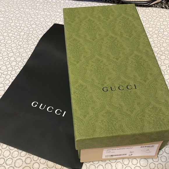 Gucci Cream and Black Sandals with Iconic GG Logo - Picture 12 of 12